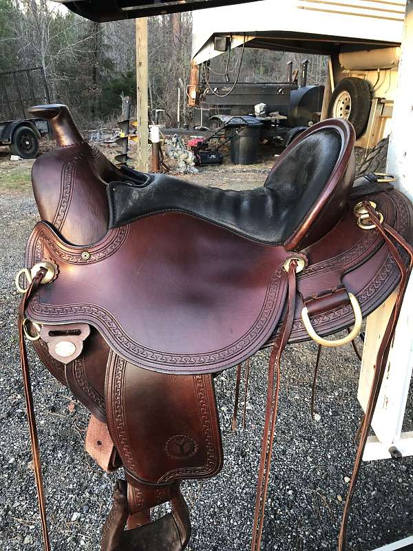 brown-circle-y-western-saddle