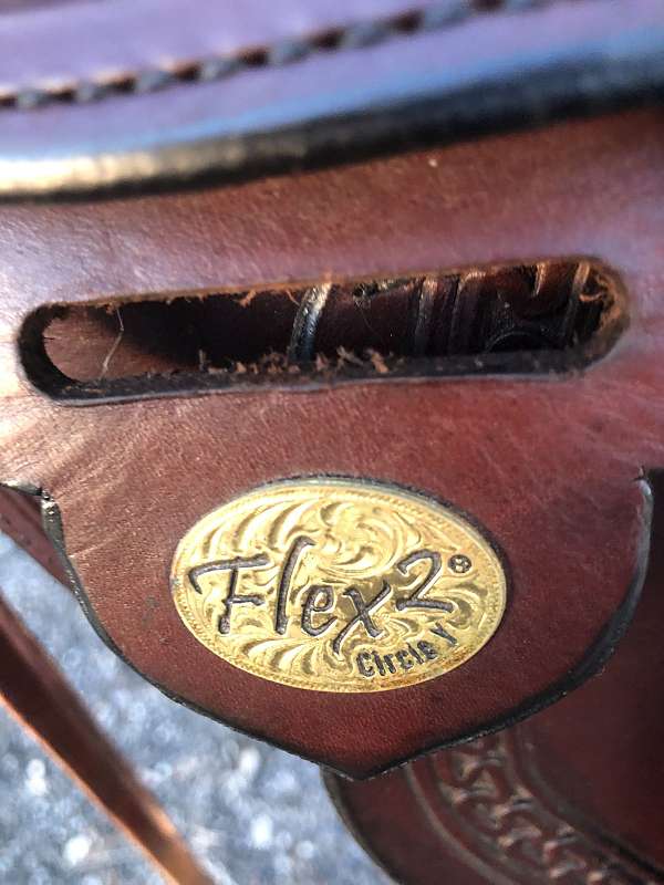 brown-leather-western-saddle