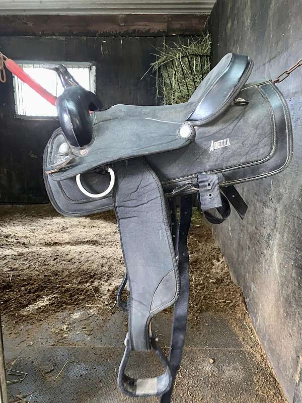 black-abetta-all-around-saddle