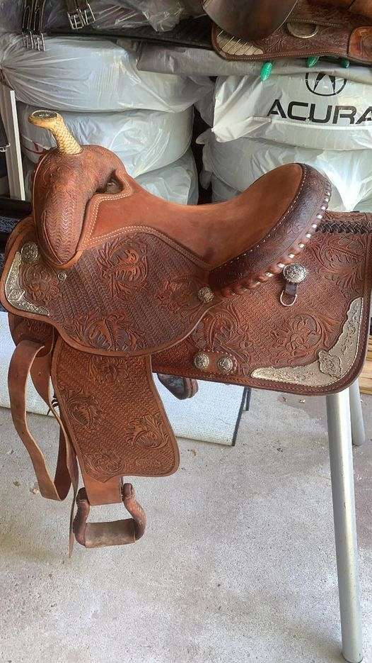 brown-barrel-racing-saddle