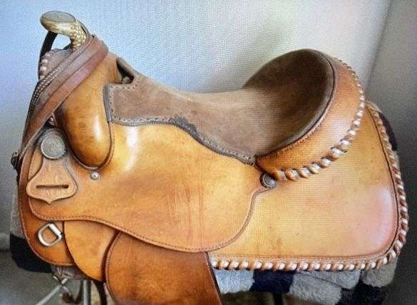 brown-leather-saddle