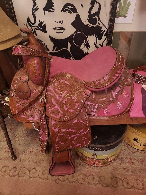 new-pink-western-saddle