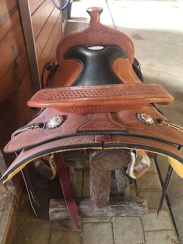crates-reining-saddle