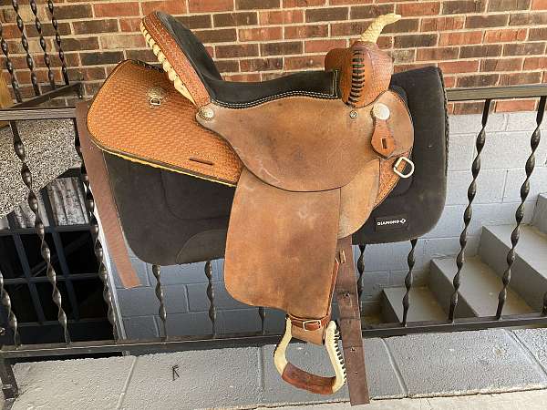 beige-dakota-custom-saddle