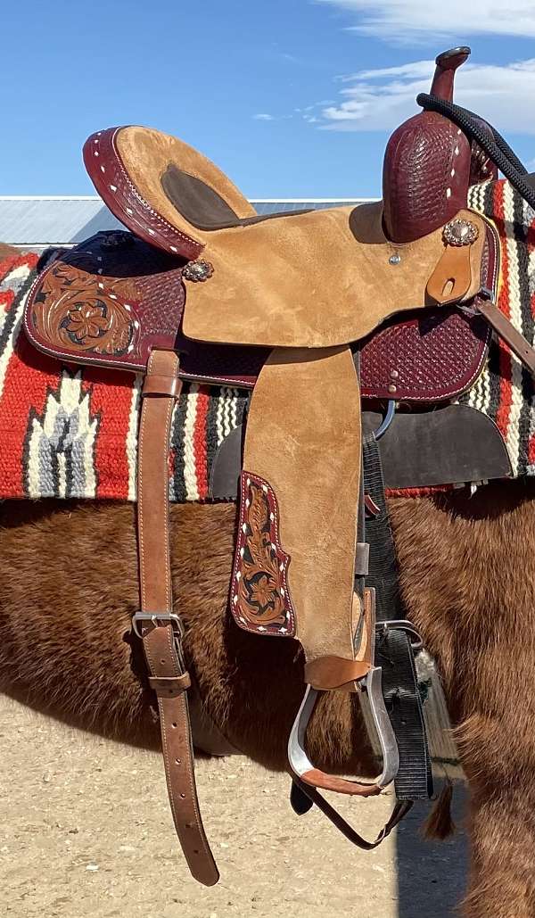 brown-barrel-racing-saddle