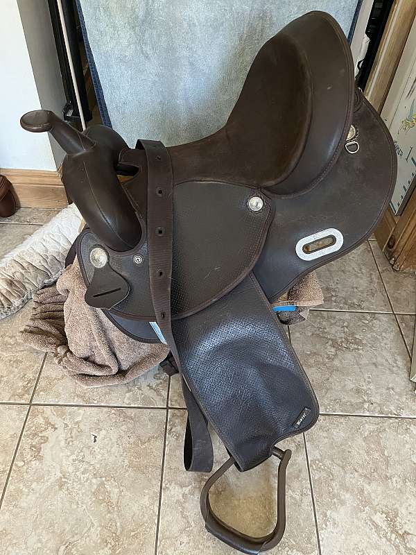 brown-wintec-saddle