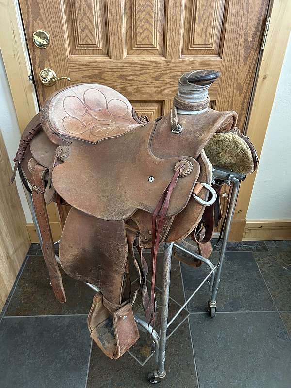tan-leather-saddle