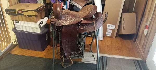 brown-leather-saddle