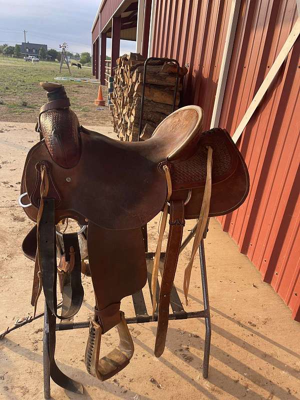 brown-american-saddle