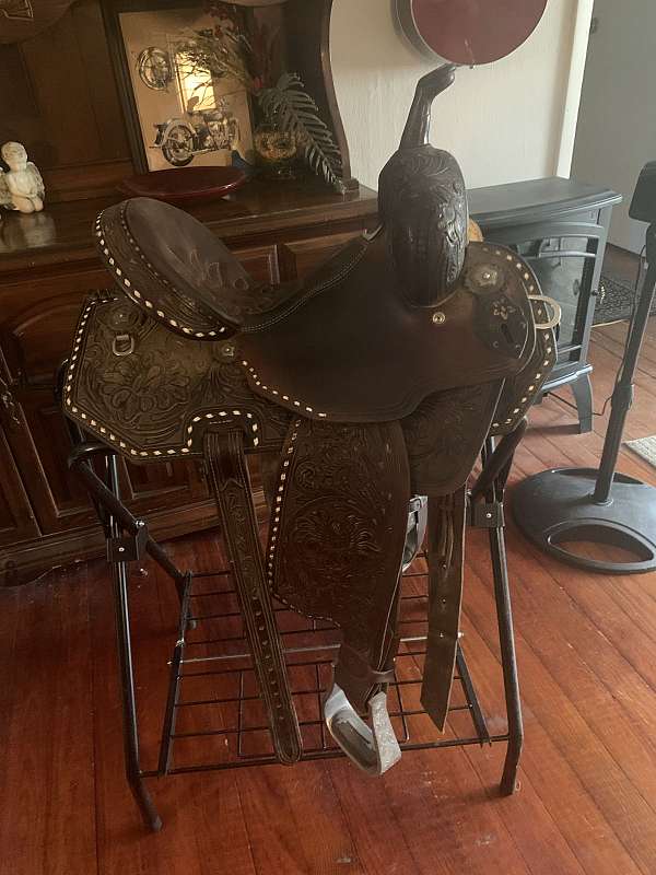 black-double-j-barrel-racing-saddle