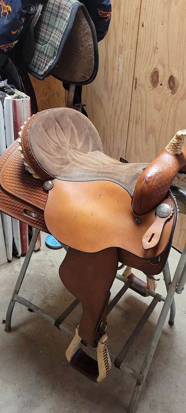 brown-american-saddle