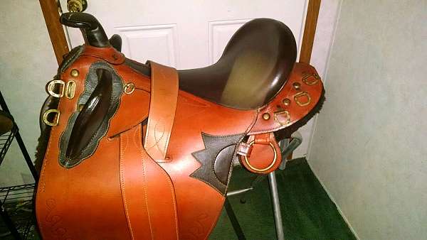 brown-leather-saddle