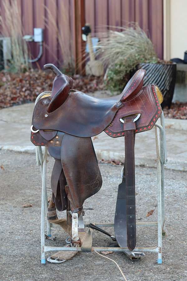 brown-leather-saddle