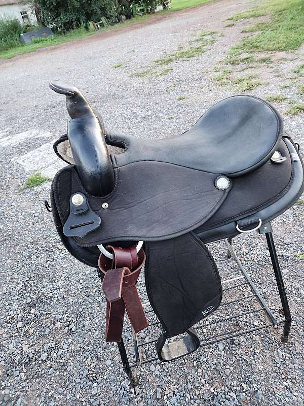 black-abetta-saddle