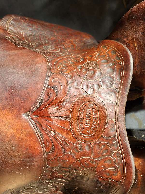 excellent-all-around-parade-saddle