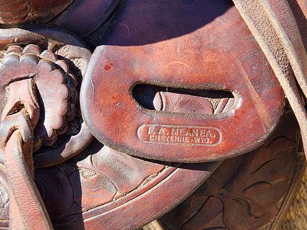 brown-leather-saddle