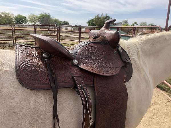 brown-crates-saddle