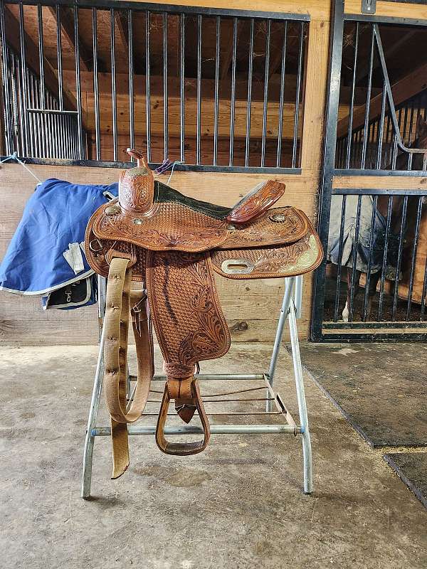 circle-s-western-saddle