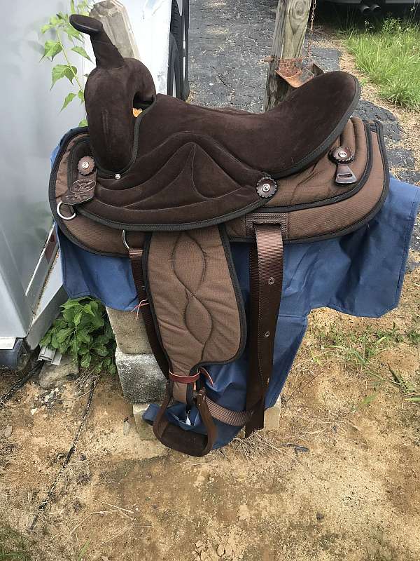 synthetic-quarter-horse-saddle