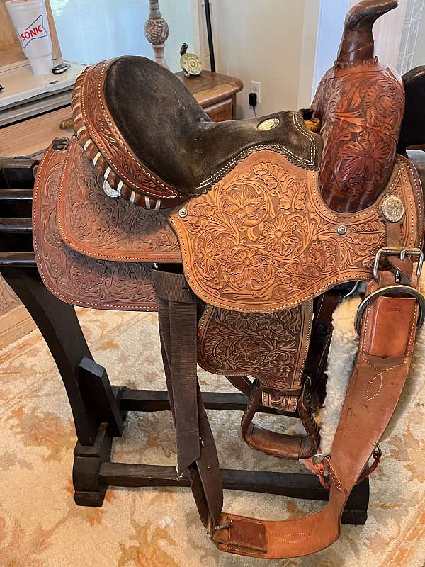 cheyenne-genuine-saddle