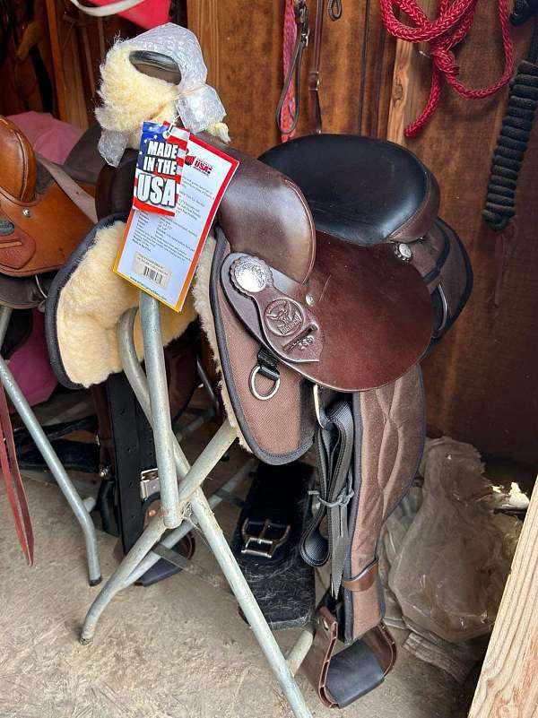 tan-trail-saddle