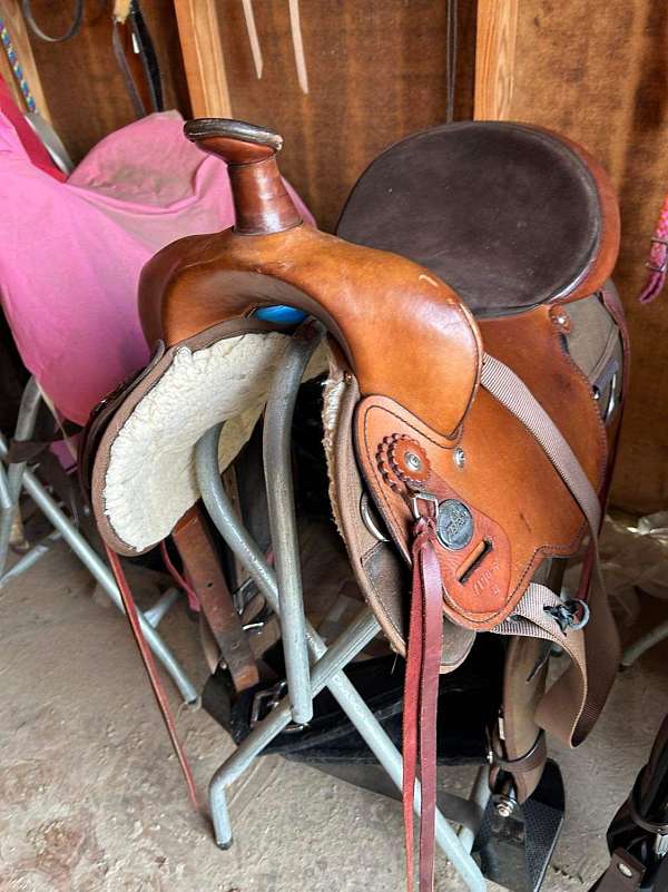 longhorn-quarter-horse-saddle