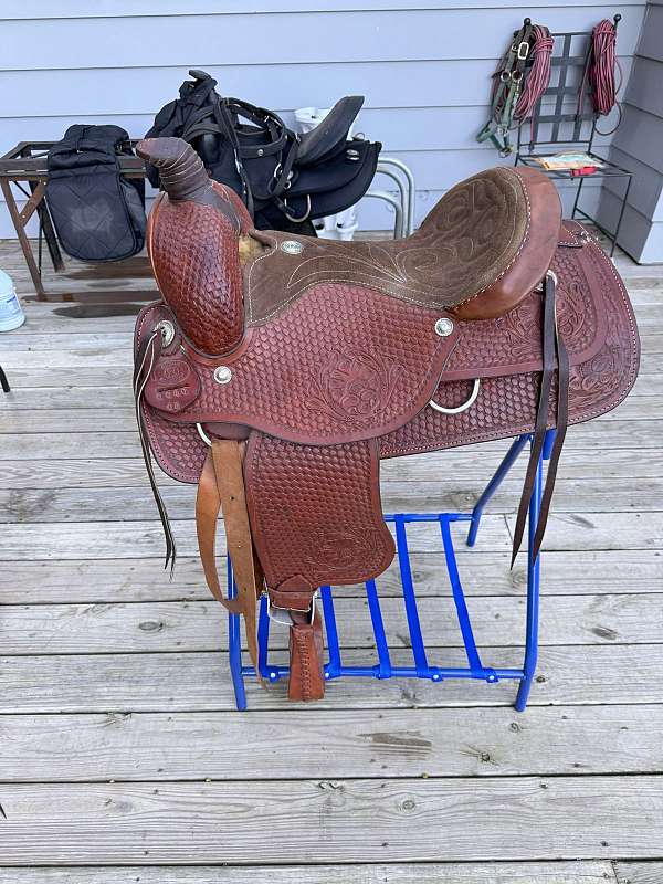 tan-circle-s-all-around-saddle