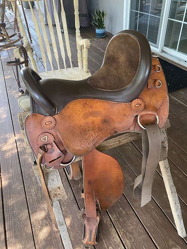 kuda-from-colombia-saddle