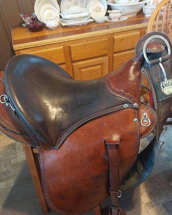 brown-leather-saddle