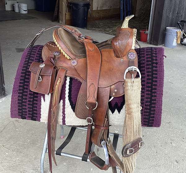 brown-leather-saddle