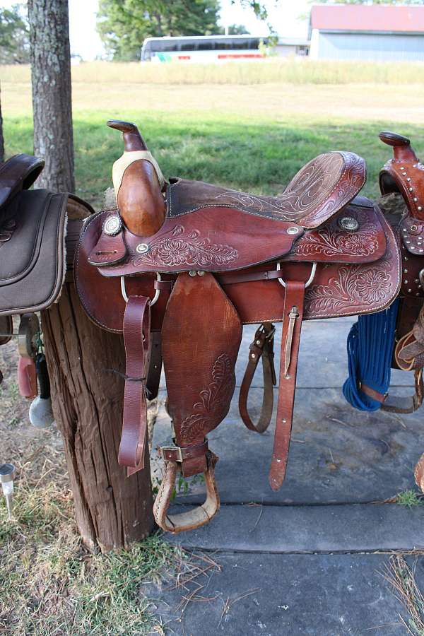 good-roping-trail-saddle