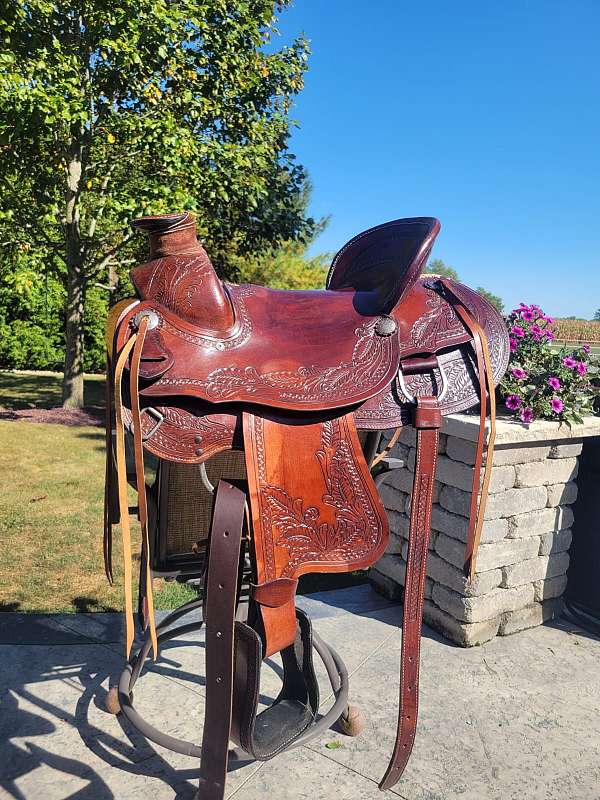 brown-leather-saddle