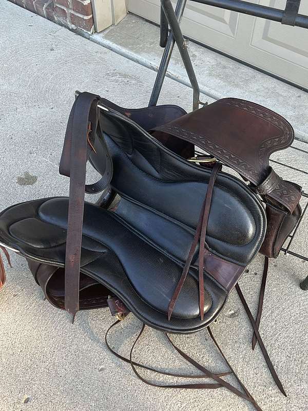 a0809-gaited-saddle