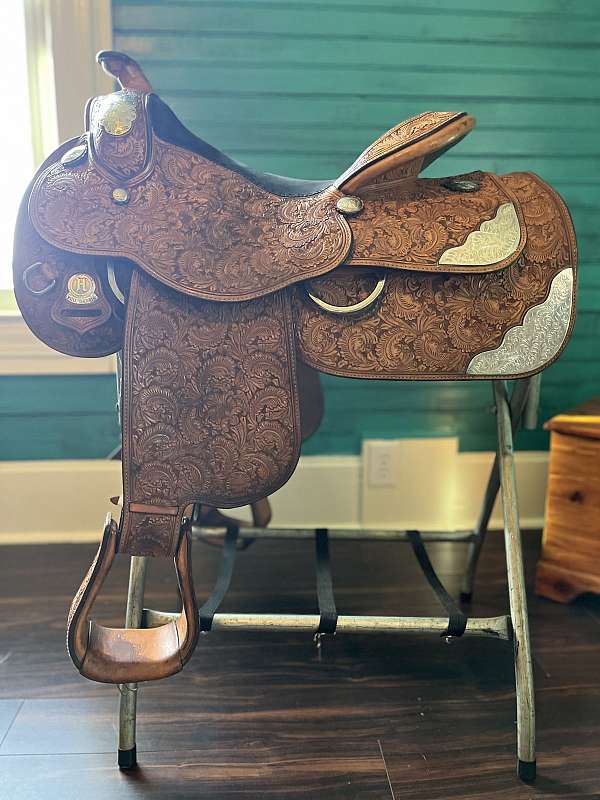 excellent-leather-saddle