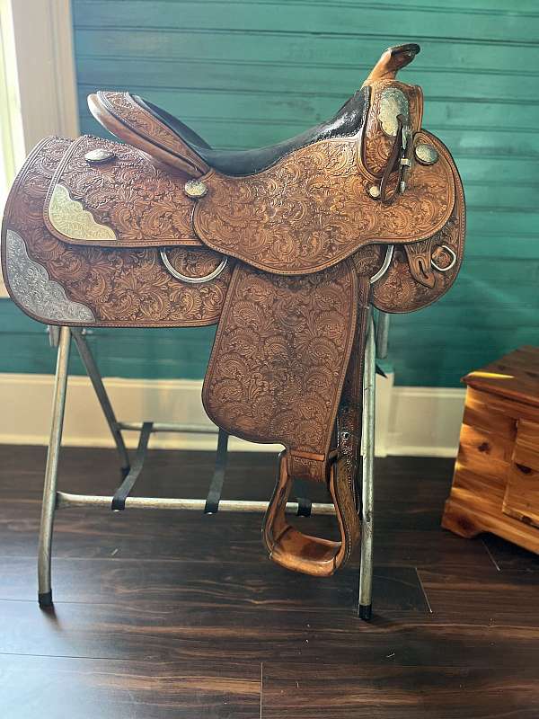 tan-leather-western-saddle