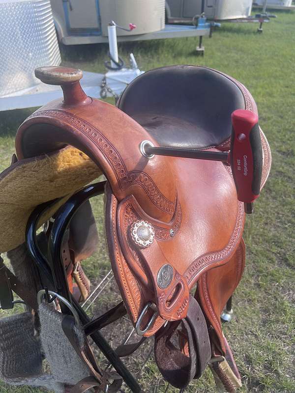 brown-leather-saddle