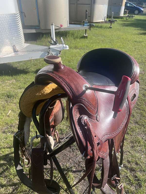 brown-leather-saddle