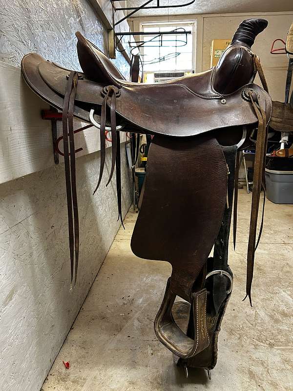 brown-leather-saddle