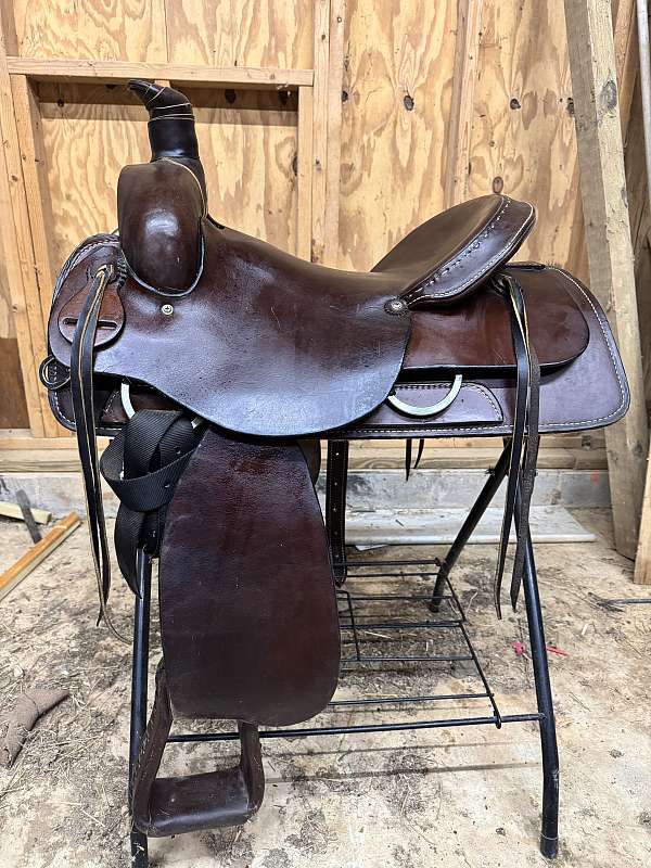 brown-leather-saddle