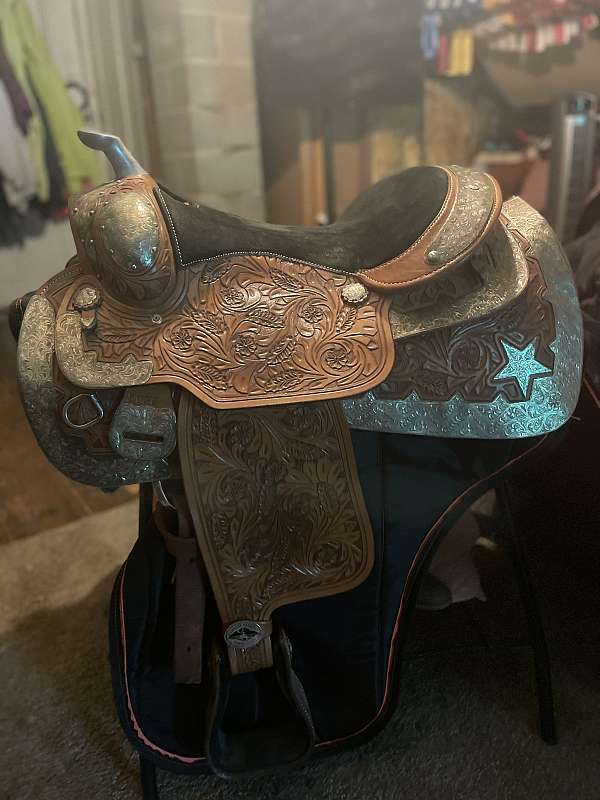 montana-show-saddle