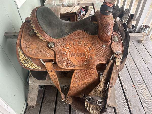 tan-leather-saddle