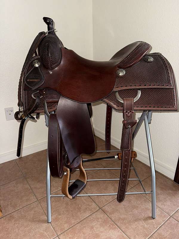 brown-leather-saddle