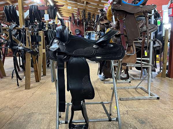 black-trail-saddle