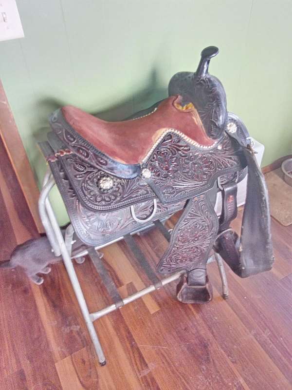 used-good-black-brown-saddle