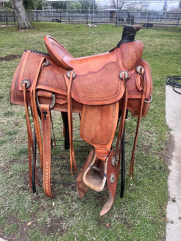 tan-leather-saddle