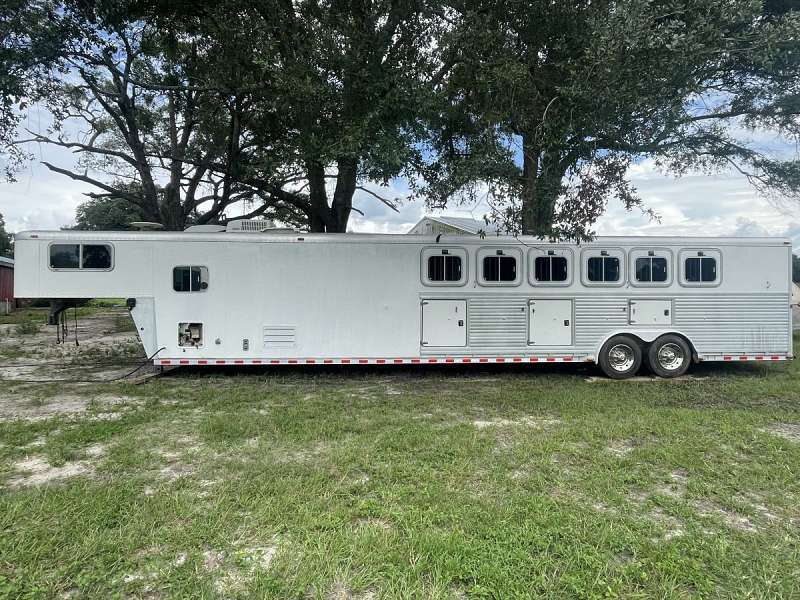 6 Horse Trailers